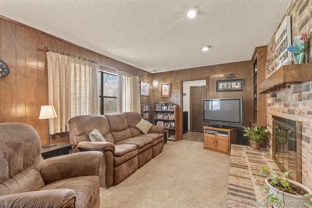 112 E 12th Street, Sand Springs, OK 74063