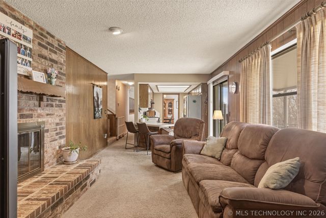 112 E 12th Street, Sand Springs, OK 74063