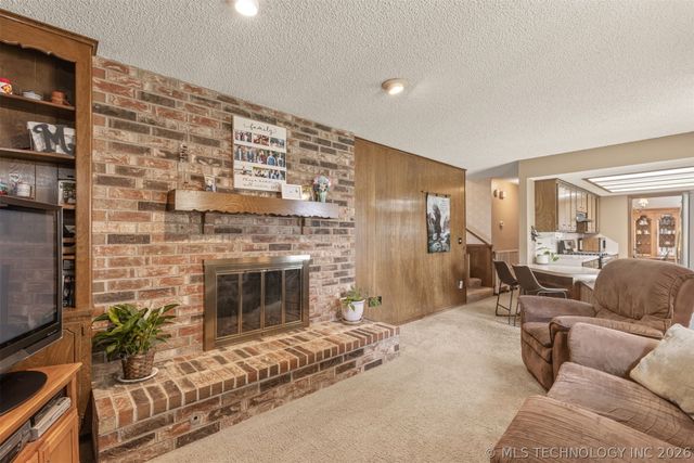 112 E 12th Street, Sand Springs, OK 74063