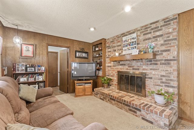 112 E 12th Street, Sand Springs, OK 74063