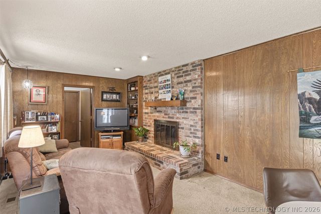 112 E 12th Street, Sand Springs, OK 74063