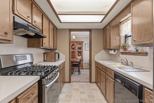 112 E 12th Street, Sand Springs, OK 74063