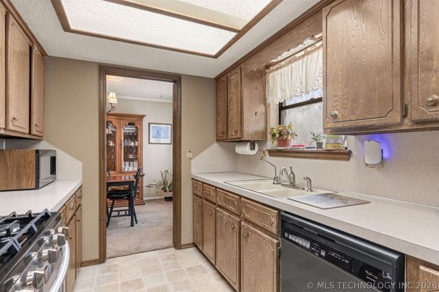 112 E 12th Street, Sand Springs, OK 74063