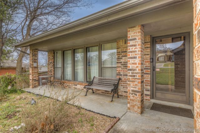 112 E 12th Street, Sand Springs, OK 74063