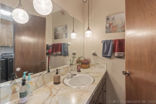 112 E 12th Street, Sand Springs, OK 74063