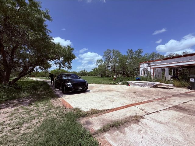 5742 Hidden Valley Loop, Sandia, TX 78383
