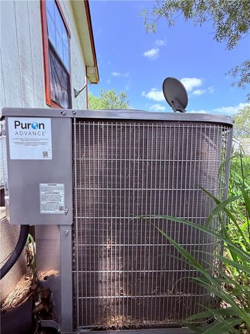 5742 Hidden Valley Loop, Sandia, TX 78383