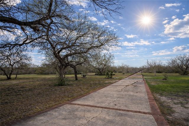 5742 Hidden Valley Loop, Sandia, TX 78383