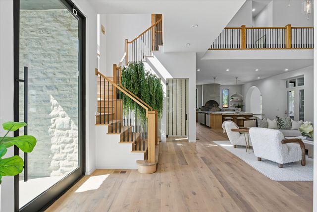 860 Brook Hollow Rd, Nashville, TN 37205