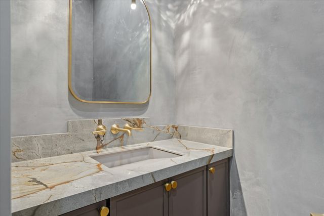 860 Brook Hollow Rd, Nashville, TN 37205