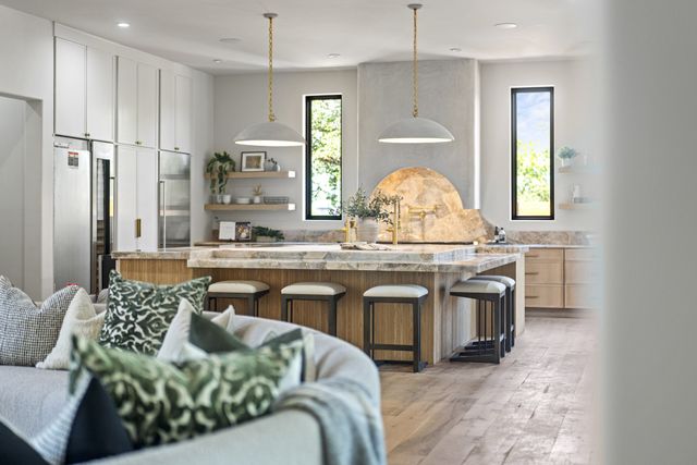 860 Brook Hollow Rd, Nashville, TN 37205