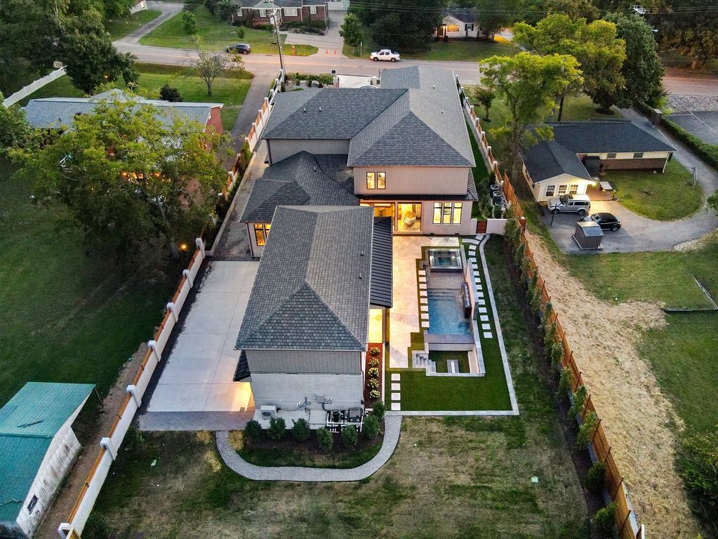 860 Brook Hollow Rd, Nashville, TN 37205