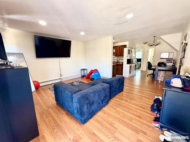 18 President Street 2, East Newark, NJ 07029