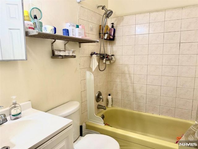 18 President Street 2, East Newark, NJ 07029