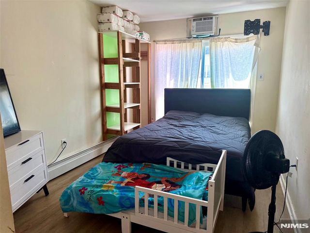 18 President Street 2, East Newark, NJ 07029