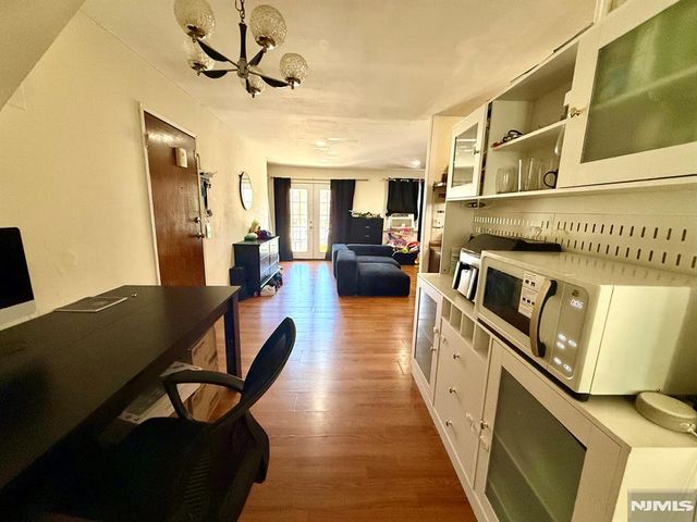 18 President Street 2, East Newark, NJ 07029