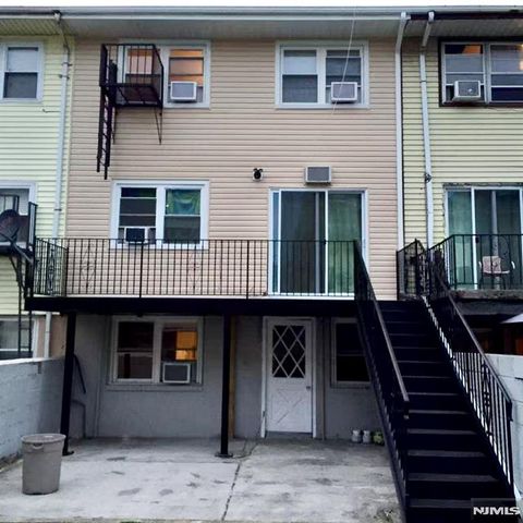 18 President Street 2, East Newark, NJ 07029
