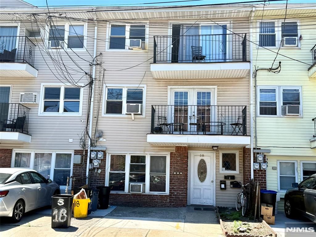 18 President Street 2, East Newark, NJ 07029