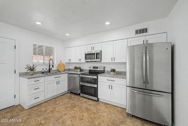 242 E HEATHER Avenue, Gilbert, AZ 85234