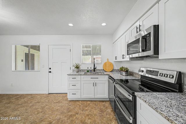 242 E HEATHER Avenue, Gilbert, AZ 85234