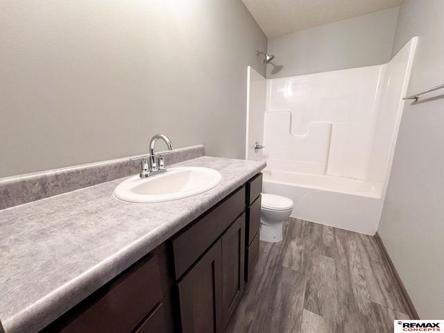 10601 S 76th Street, Lincoln, NE 68512