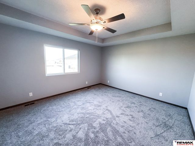 10601 S 76th Street, Lincoln, NE 68512