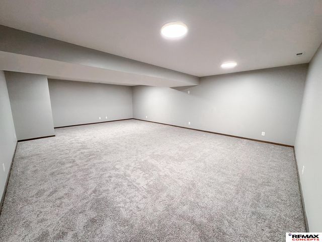 10601 S 76th Street, Lincoln, NE 68512