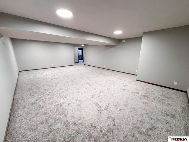 10601 S 76th Street, Lincoln, NE 68512