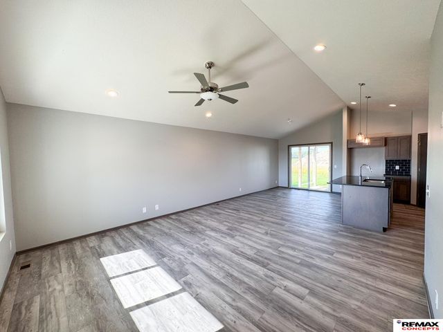 10601 S 76th Street, Lincoln, NE 68512