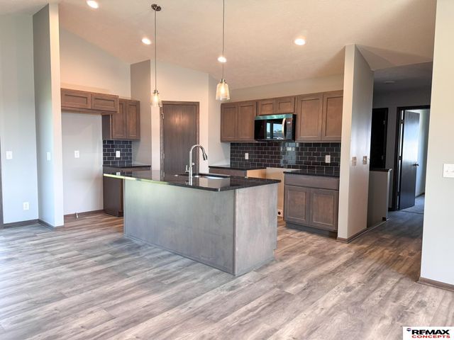 10601 S 76th Street, Lincoln, NE 68512