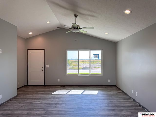 10601 S 76th Street, Lincoln, NE 68512