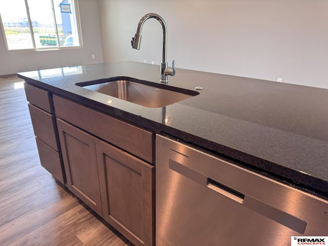 10601 S 76th Street, Lincoln, NE 68512