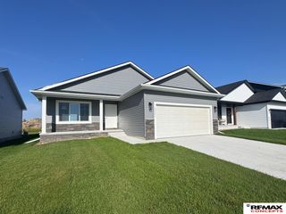 10601 S 76th Street, Lincoln, NE 68512