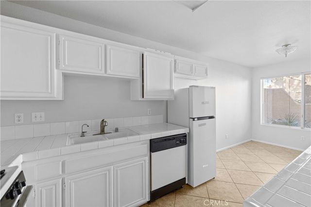 39237 10th W C, Palmdale, CA 93551