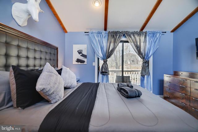 163 CAMBRIDGE CT, Bushkill, PA 18324