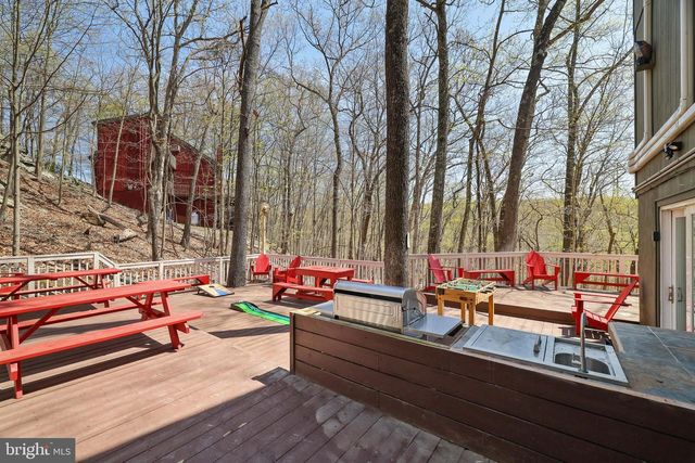 163 CAMBRIDGE CT, Bushkill, PA 18324