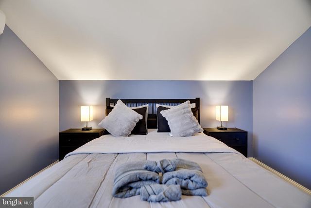 163 CAMBRIDGE CT, Bushkill, PA 18324