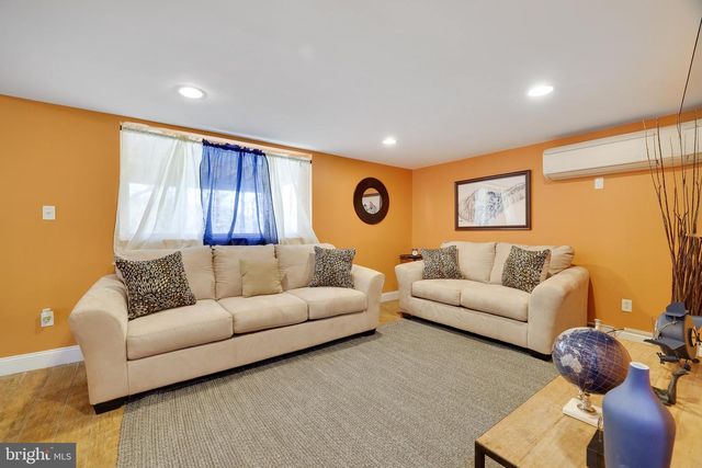 163 CAMBRIDGE CT, Bushkill, PA 18324