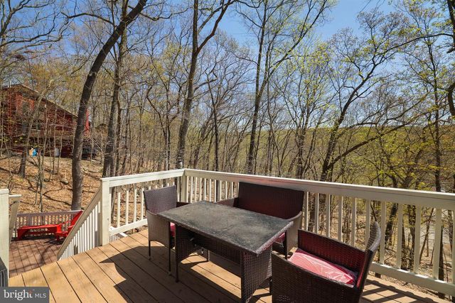 163 CAMBRIDGE CT, Bushkill, PA 18324