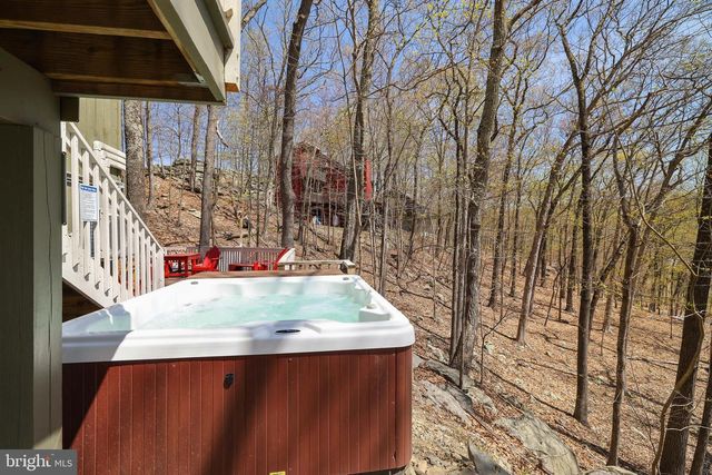 163 CAMBRIDGE CT, Bushkill, PA 18324