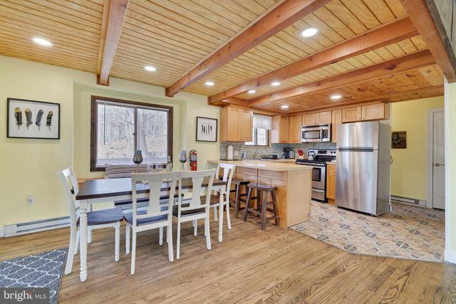 163 CAMBRIDGE CT, Bushkill, PA 18324