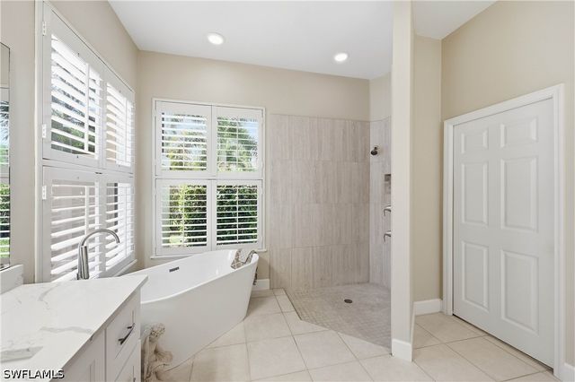 9227 Troon Lakes DR, Naples, FL 34109