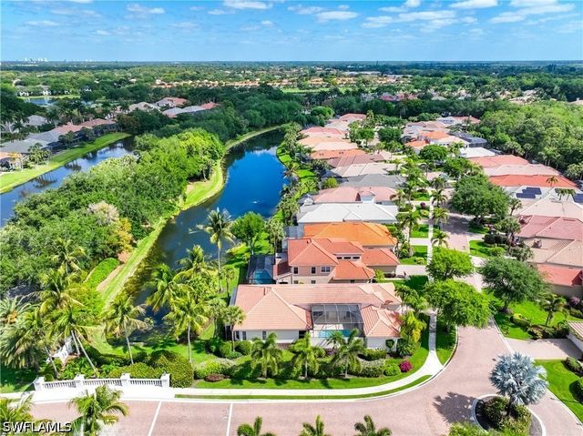 9227 Troon Lakes DR, Naples, FL 34109