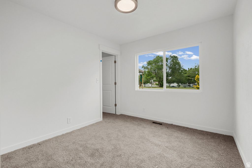 Image 12 of property listing at 4155 W 4715 S, Kearns, UT 84118