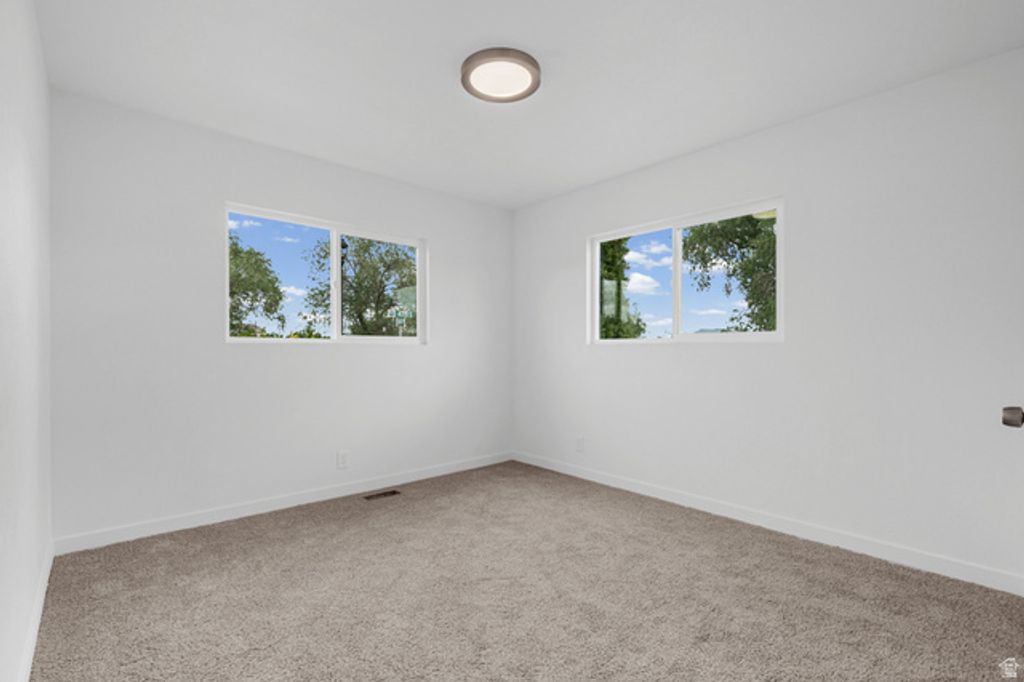 Image 13 of property listing at 4155 W 4715 S, Kearns, UT 84118