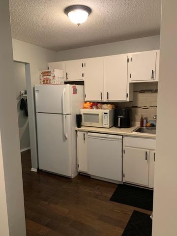 5627 Green Circle Drive 219, Hopkins, MN 55343
