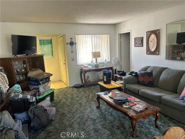 9922 Victor Avenue, Hesperia, CA 92345