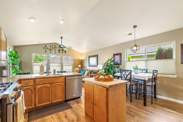 732 Cherrywood Drive, Medford, OR 97504