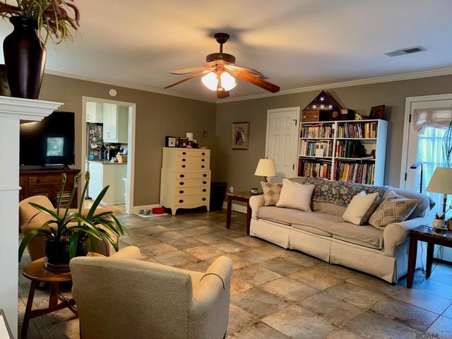 12820 Ina Dr, Walker, LA 70785