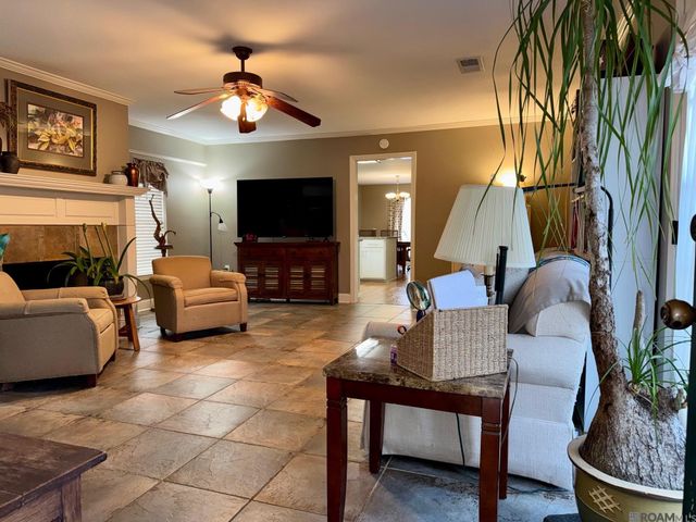 12820 Ina Dr, Walker, LA 70785